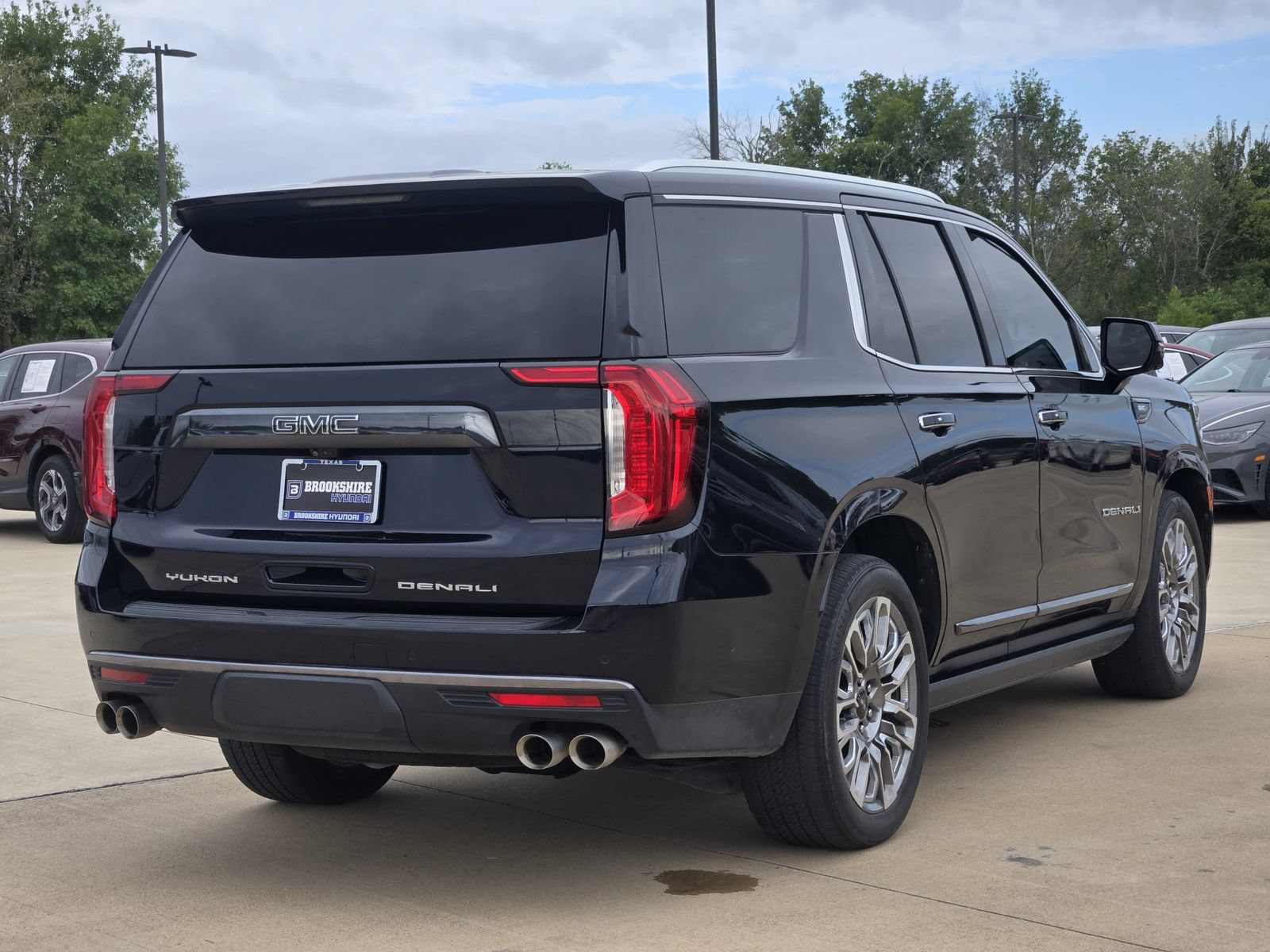 Used 2023 GMC Yukon Denali Ultimate AWD/4WD image 6