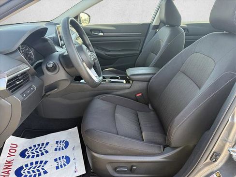 Used 2024 Nissan Altima 2.5 SV image 10