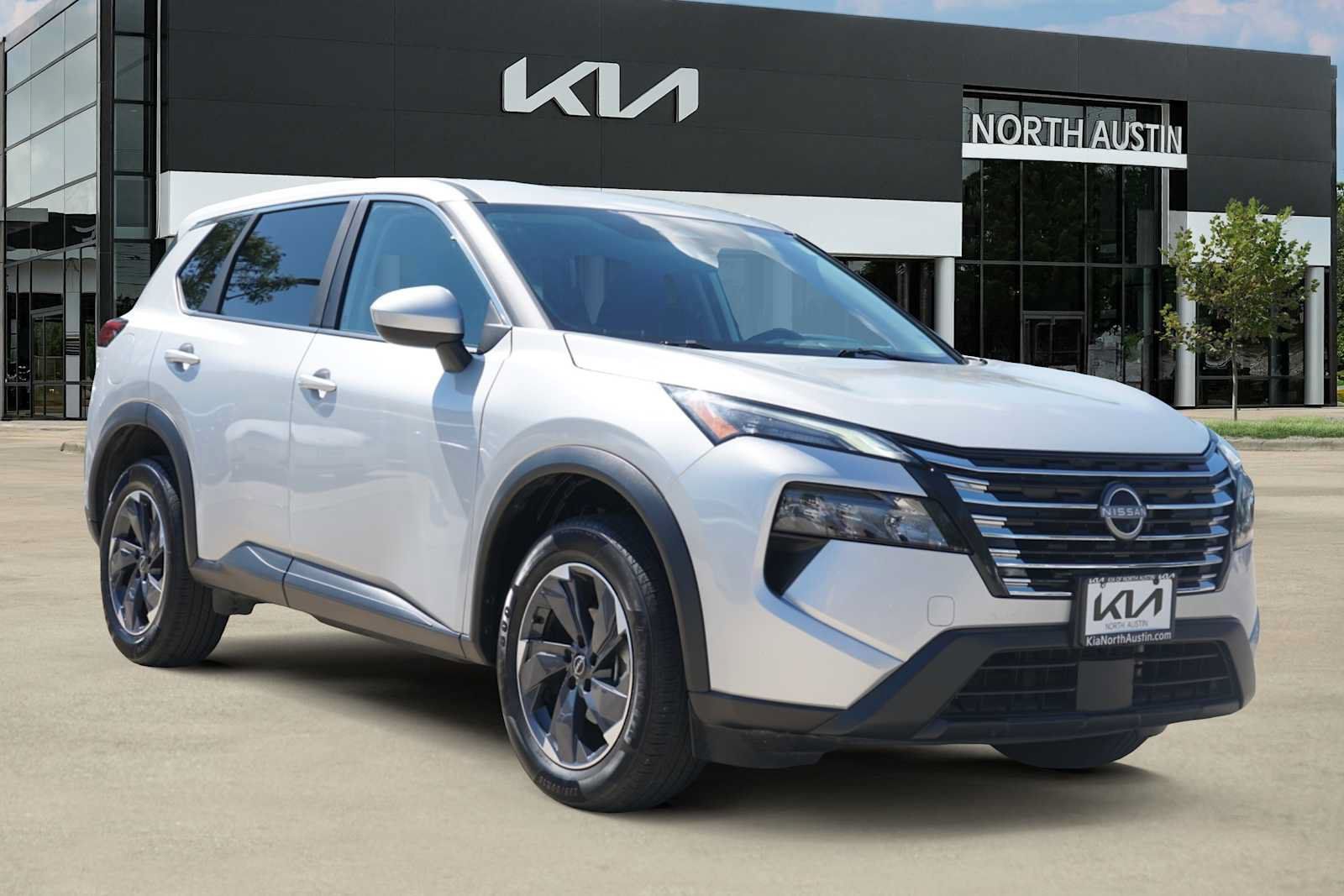 Used 2025 Nissan Rogue SV FWD image 6