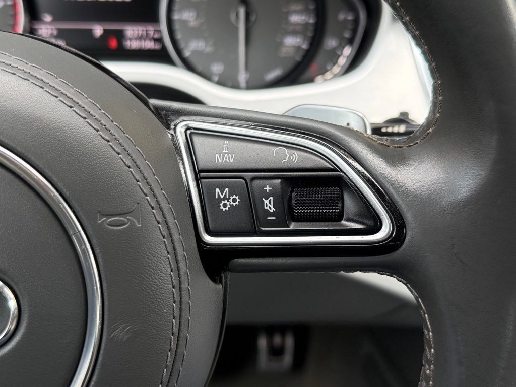 Used 2013 Audi S8 AWD/4WD image 32