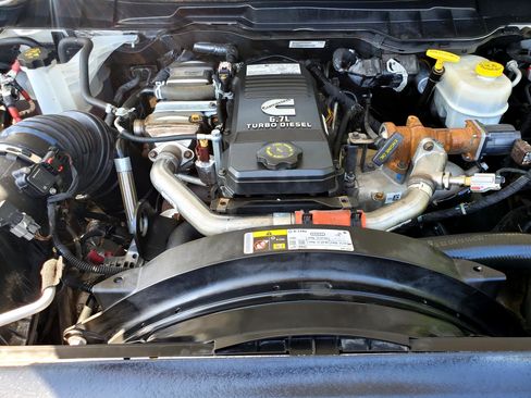 Used 2018 RAM 3500 Tradesman w/ Chrome Appearance Group image 19