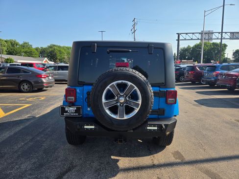 Used 2015 Jeep Wrangler Sahara w/ Dual Top Group AWD/4WD image 9