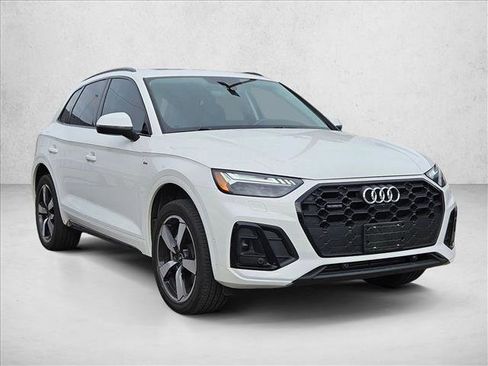Used 2023 Audi Q5 2.0T Prestige w/ Prestige Package image 3