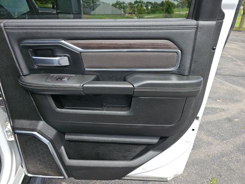 Used 2025 RAM 2500 Laramie AWD/4WD image 16