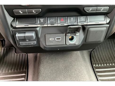 Used 2022 GMC Sierra 3500 SLE w/ SLE Convenience Package image 17