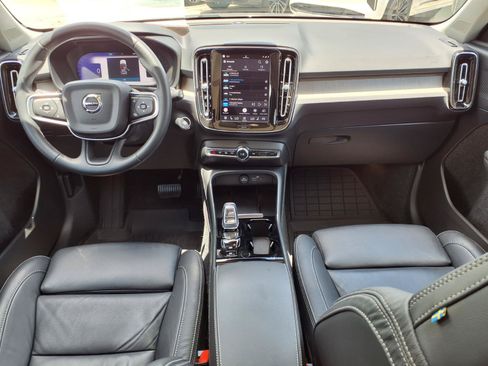 Used 2023 Volvo XC40 B5 Plus w/ Driver Assist Package AWD/4WD image 17
