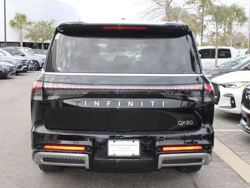 Certified 2025 INFINITI QX80 Luxe image 7
