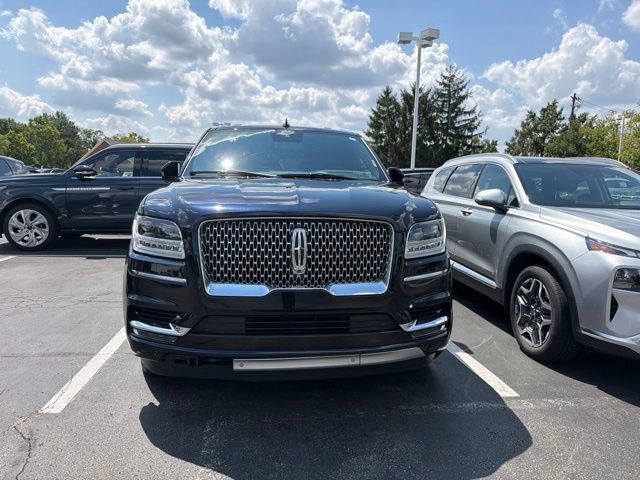 Used 2021 Lincoln Navigator Reserve w/ Luxury Package AWD/4WD image 2