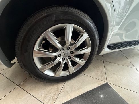 Used 2013 INFINITI QX56 4WD w/ Deluxe Touring Pkg image 16