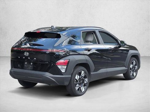 Used 2025 Hyundai Kona SEL FWD image 5