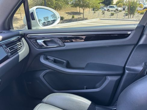 Used 2024 Porsche Macan AWD/4WD image 16