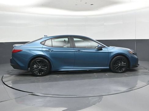 Used 2025 Toyota Camry SE FWD image 2