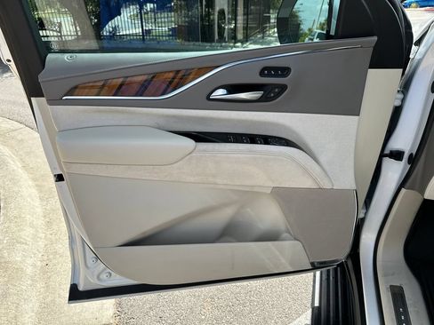 Used 2024 Cadillac Escalade ESV Sport Platinum AWD/4WD image 21