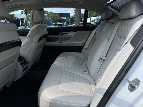 Used 2020 BMW 740i w/ Premium Package RWD image 31