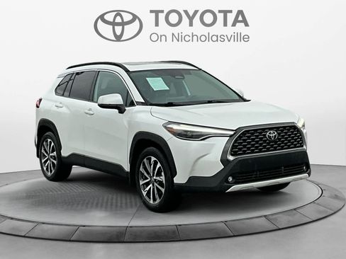 Used 2023 Toyota Corolla Cross XLE w/ Convenience Package image 8