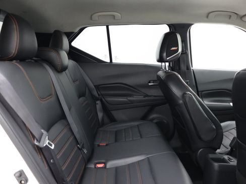 Used 2019 Nissan Kicks SR w/ SR Premium Package FWD image 38
