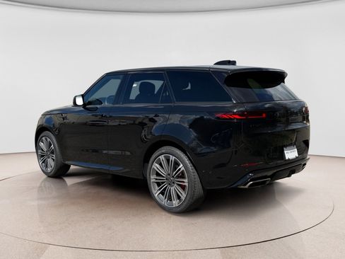 Used 2024 Land Rover Range Rover Sport Dynamic SE image 3