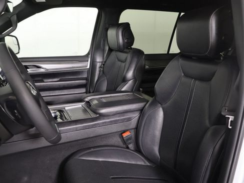 Used 2024 Jeep Wagoneer L Series III w/ Flexible Seating Group AWD/4WD image 31