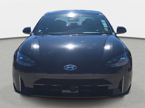 New 2025 Hyundai Ioniq 6 SE image 2