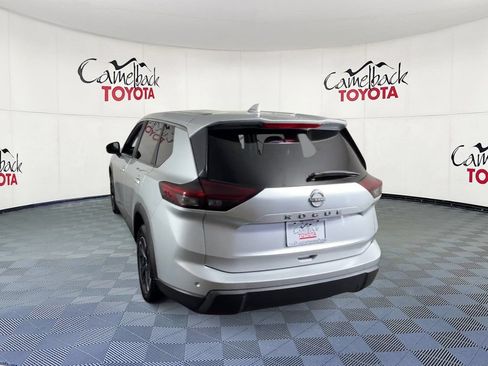 Used 2025 Nissan Rogue SV FWD image 3