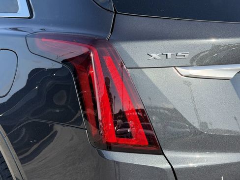 Used 2022 Cadillac XT5 Premium Luxury FWD image 11