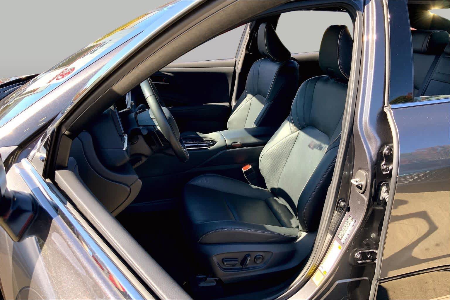 Used 2024 Toyota Crown Platinum AWD/4WD image 8