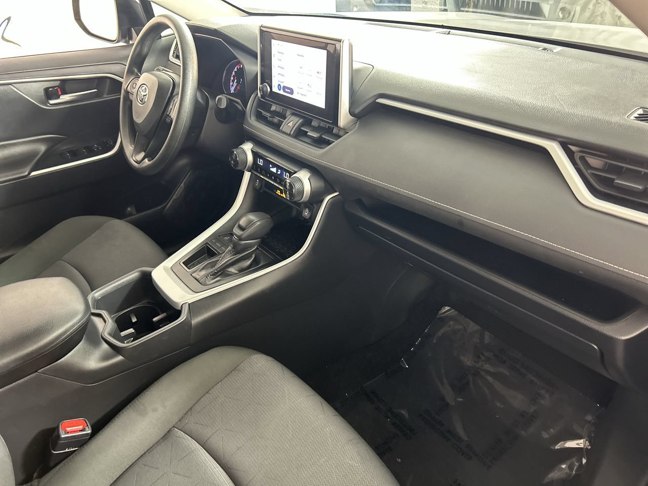 Used 2025 Toyota RAV4 XLE FWD image 27