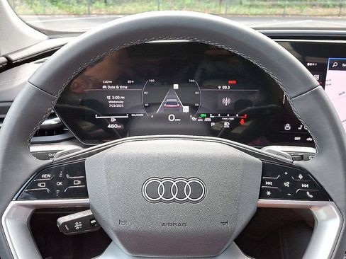 Used 2025 Audi Q5 Premium w/ 19" Wheel Package AWD/4WD image 9