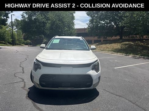 Used 2024 Kia Niro Wave w/ Wave Preserve Package FWD image 2