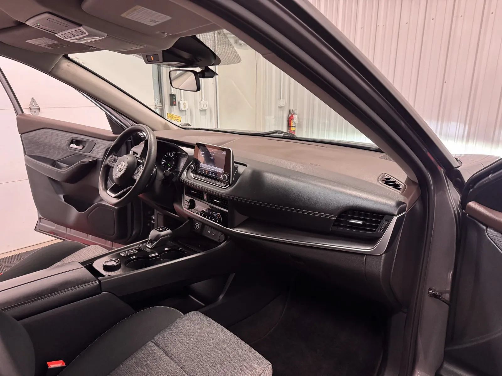 Used 2023 Nissan Rogue SV AWD/4WD image 43