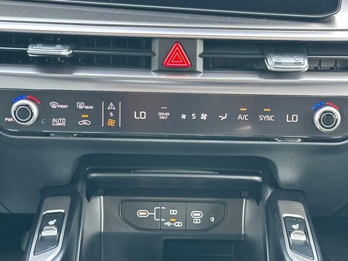 New 2025 Kia Sorento EX w/ EX Panoramic Sunroof Package image 24