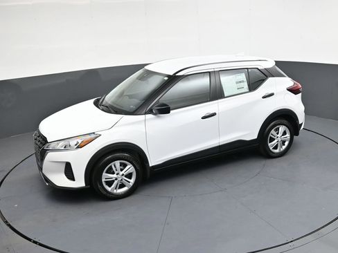 Certified 2025 Nissan Kicks Play S FWD image 28