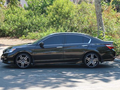 Used 2016 Honda Accord Sport image 5