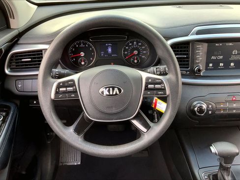 Used 2020 Kia Sorento LX V6 image 5