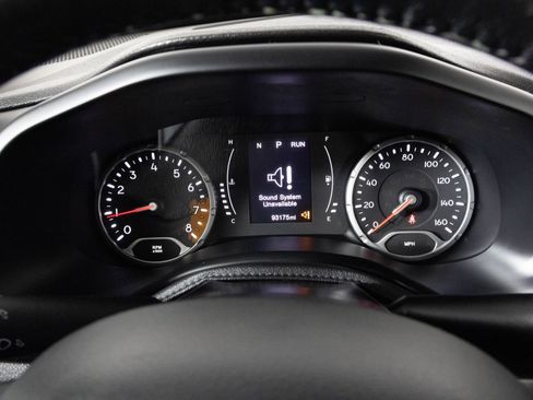 Used 2016 Jeep Renegade 75th Anniversary image 23