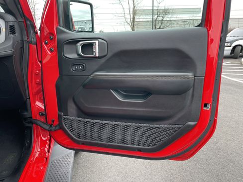 Certified 2025 Jeep Wrangler Sahara image 10