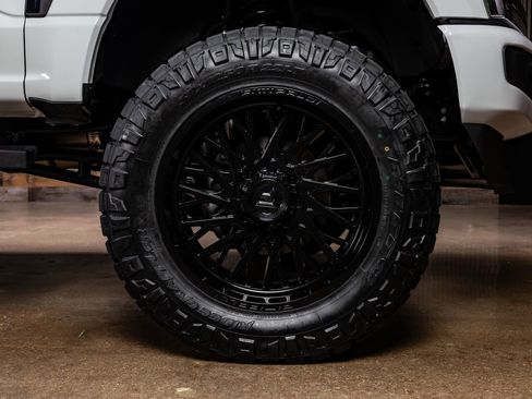 Used 2025 Ford F250 XLT w/ Black Appearance Package image 12