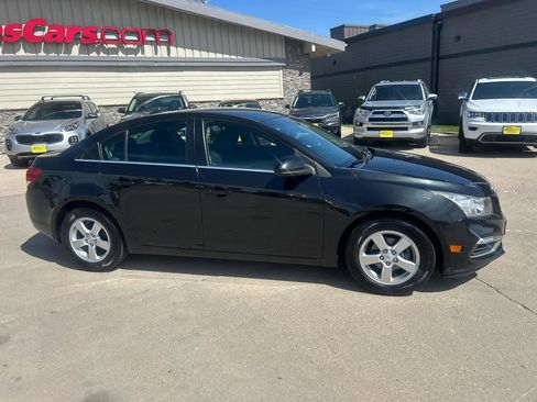 Used 2016 Chevrolet Cruze LT FWD image 2