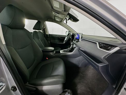 Used 2025 Toyota RAV4 LE image 28