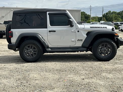 Used 2024 Jeep Wrangler Sport AWD/4WD image 8