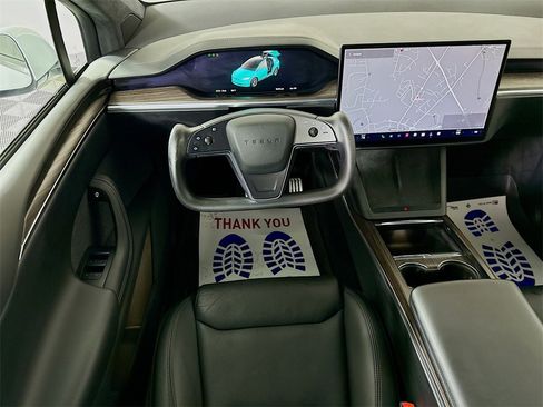 Used 2022 Tesla Model X image 3