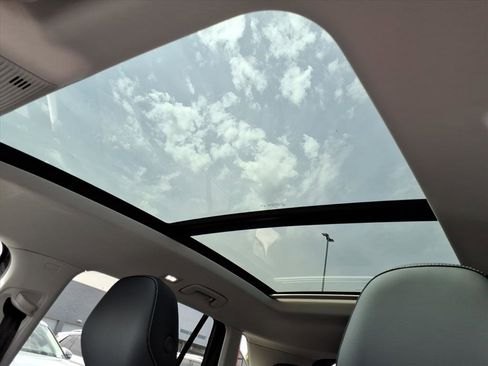 New 2025 Volkswagen Tiguan SE image 8