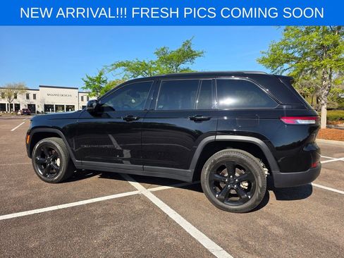 Used 2024 Jeep Grand Cherokee Limited w/ Black Appearance Package image 4