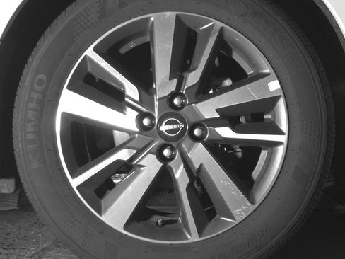 Used 2025 Nissan Versa SV FWD image 13