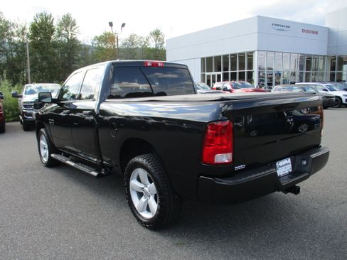 Used 2018 RAM 1500 Express w/ Black Ram 1500 Express Group AWD/4WD image 7