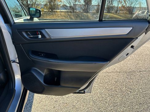 Used 2018 Subaru Outback 2.5i Premium image 16