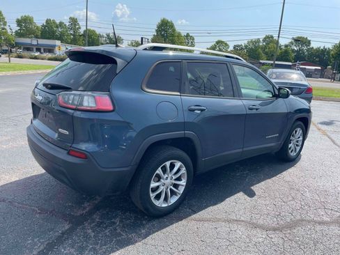 Used 2020 Jeep Cherokee Latitude w/ Cold Weather Group FWD image 9