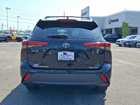 Used 2023 Toyota Highlander XLE AWD/4WD image 6