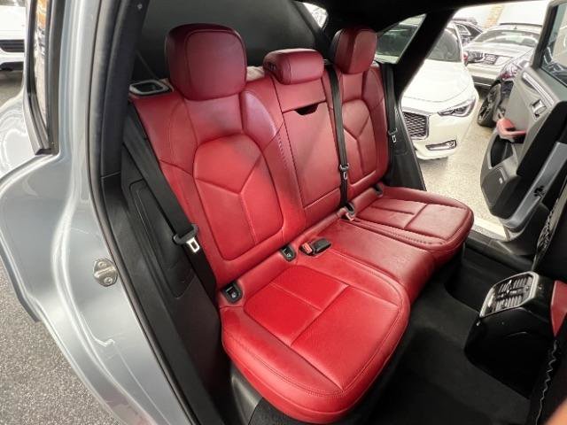 Used 2018 Porsche Macan AWD/4WD image 13