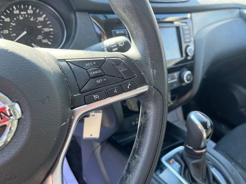 Used 2019 Nissan Rogue Sport S image 13